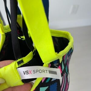 Victoria Secret 2 Women's Multicolor Sport Bras